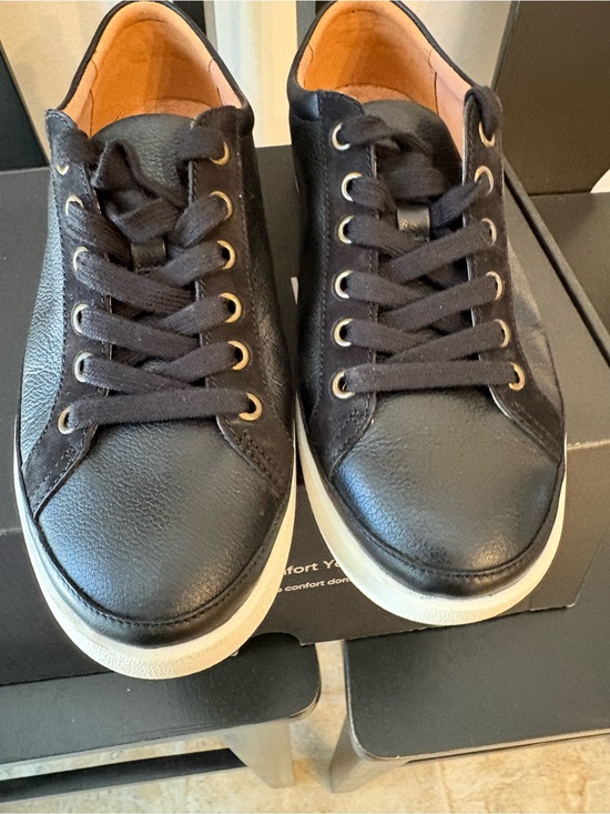 Vionic Shoes - Woman’s Vionic Winny black leather and suede